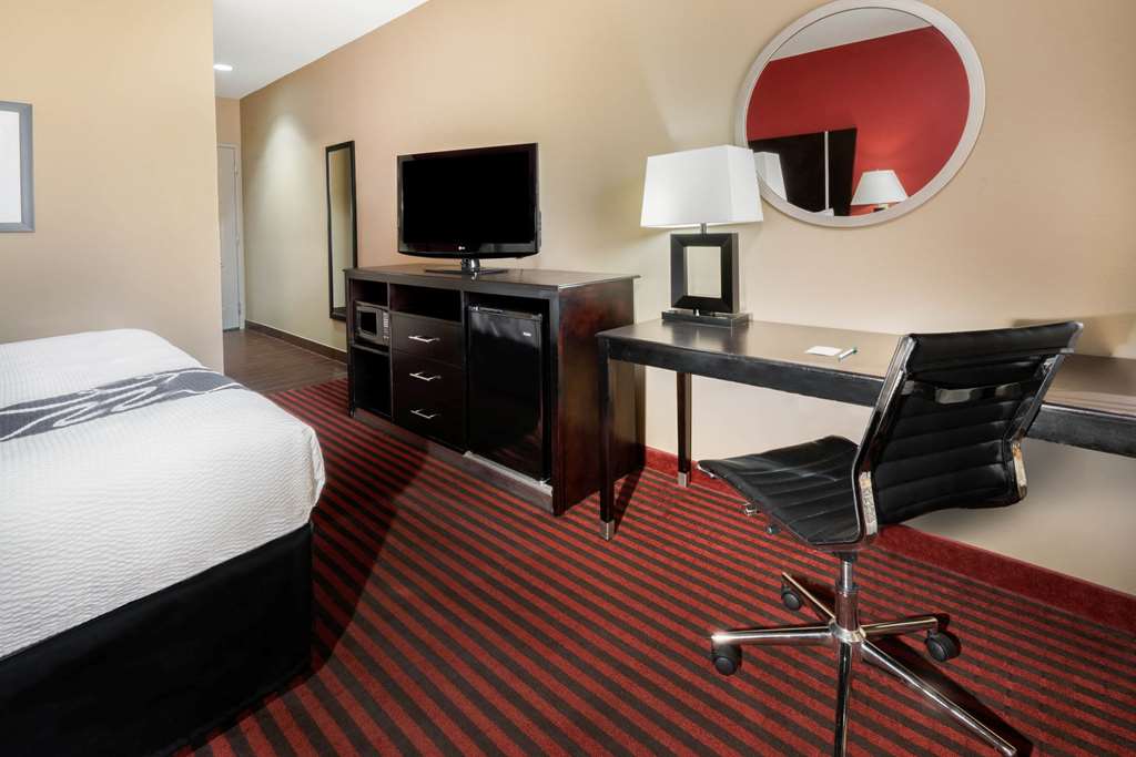 La Quinta Inn & Suites by Wyndham Boutte pet-friendly hotel Boutte