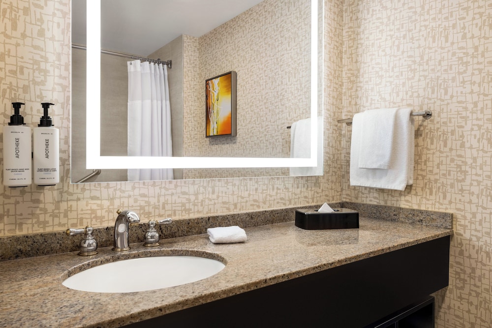 Crowne Plaza Edison by IHG - photo 18