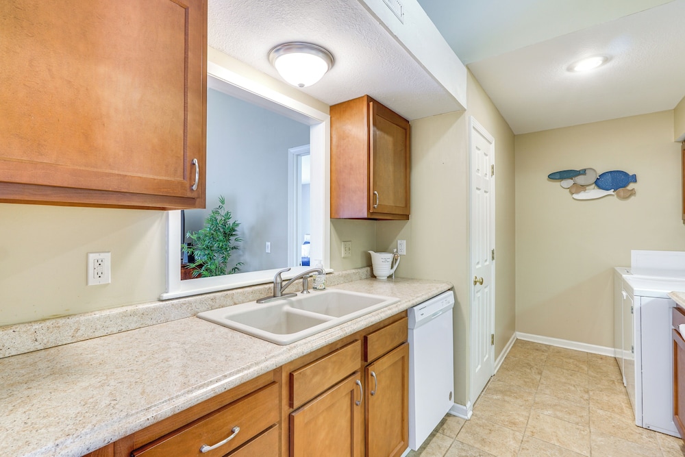 Lake Access & Resort Perks: Margaritaville Home - photo 8