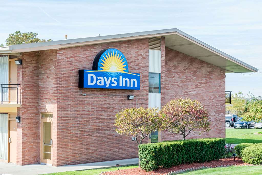 Days Inn by Wyndham Niles - photo 2
