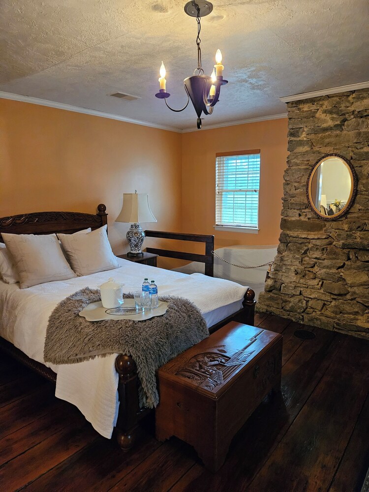 The Historic Fairfield Inn 1757 - photo 2