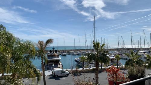 Luxury Apartment San Lorenzo al Mare — 4-Star Luxury Hotel in San Lorenzo Al Mare, Italy