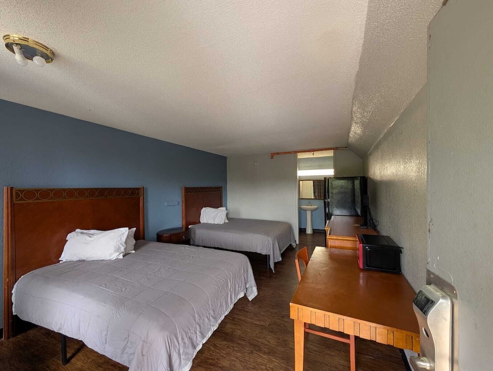 Budgetel Inns & Suites - photo 13