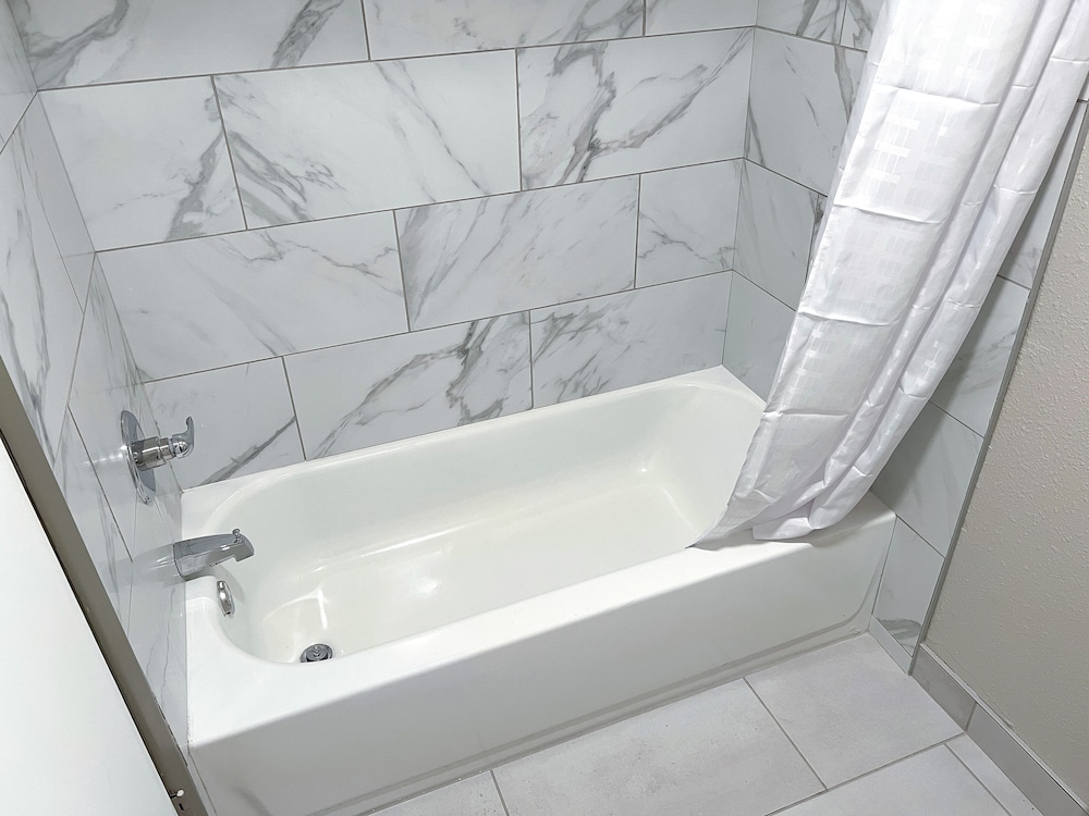Days Inn & Suites by Wyndham Santa Rosa - photo 6