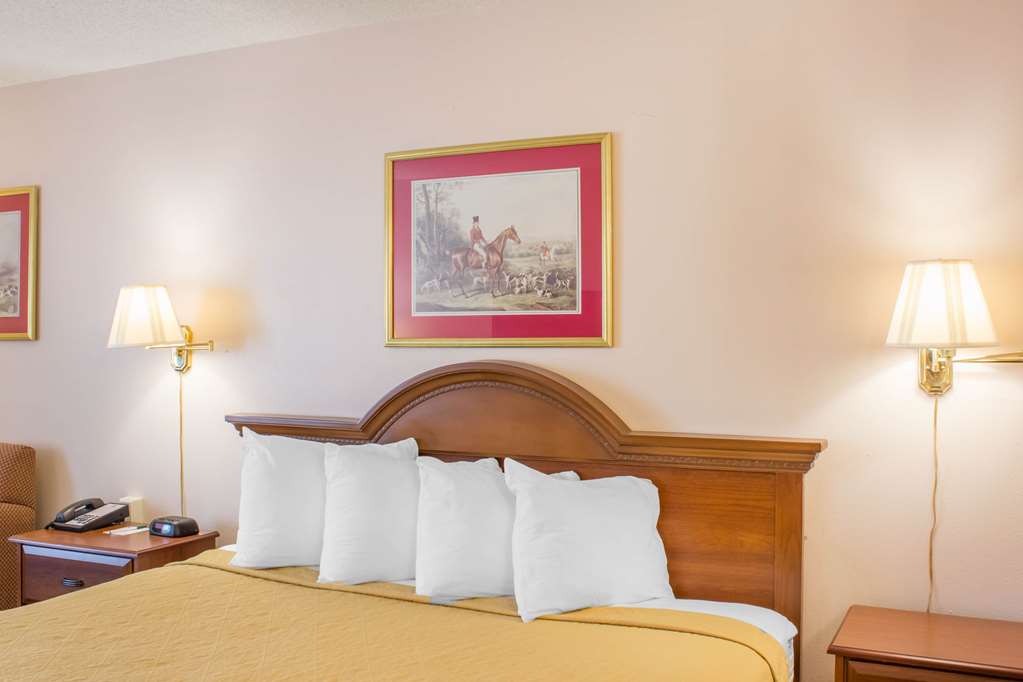 Econo Lodge Raleigh near Walnut Creek Amphitheatre - photo 22