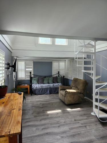 Riverfront Cottage — 4-Star Luxury Hotel in Fox River Grove, United States