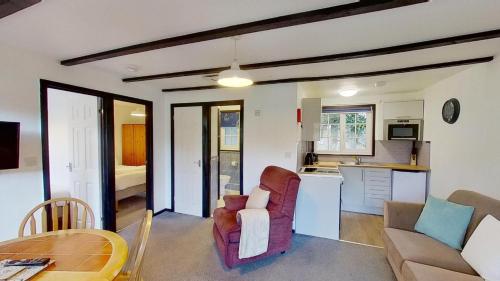 12 Tudor Court Tolroy Manor — 4-Star Luxury Hotel in Hayle, United Kingdom