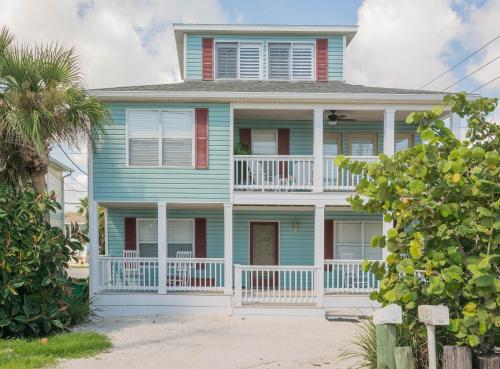 Private Beach Home Ocean Views Walk to Beach Shopping Dining — 4-Star Luxury Hotel in New Smyrna Beach, United States