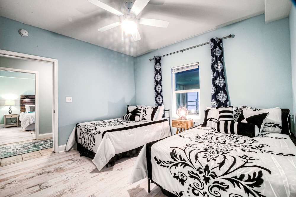 Laketown Wharf Resort by Aneliya's Rentals - photo 142