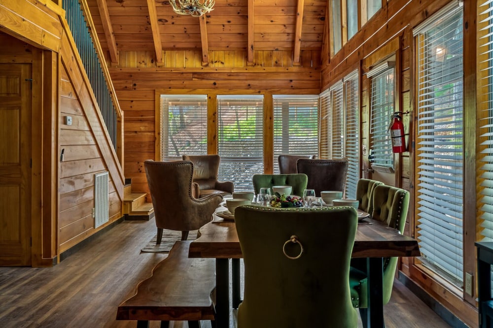 Mountain Majesty By Ghosal Luxury Lodging - photo 31