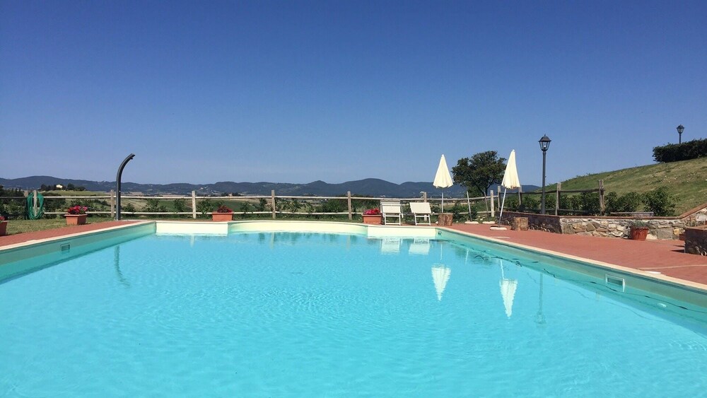 Il Poggio Della Pieve Apartments — 4-Star Luxury Hotel in Santa Luce, Italy