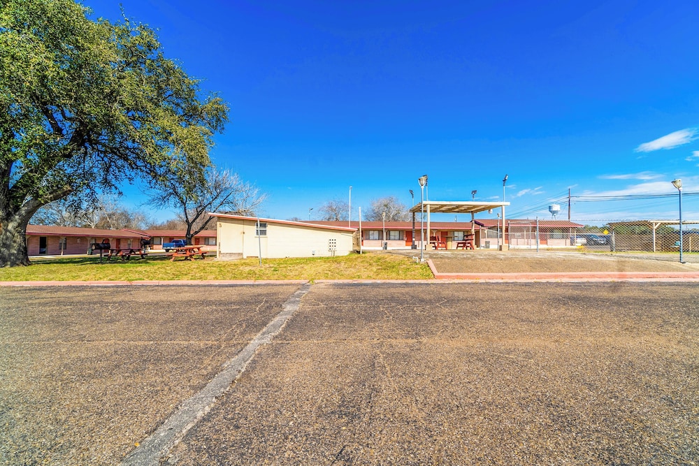 Oyo Hotel Beeville Us 181 - photo 106