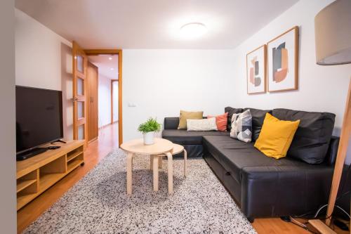 E3val1048 Newly Decorated Flat closed to the cent in Barcelona, Spain