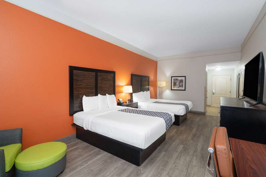 La Quinta Inn & Suites by Wyndham Prattville - photo 31