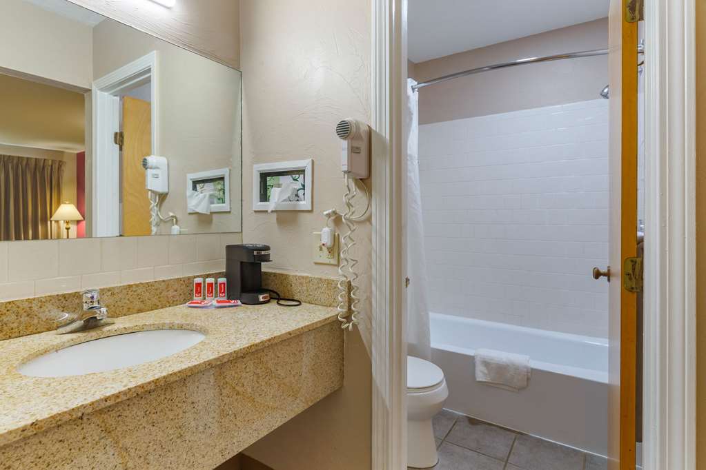 Econo Lodge Sturbridge Route 20 - photo 28