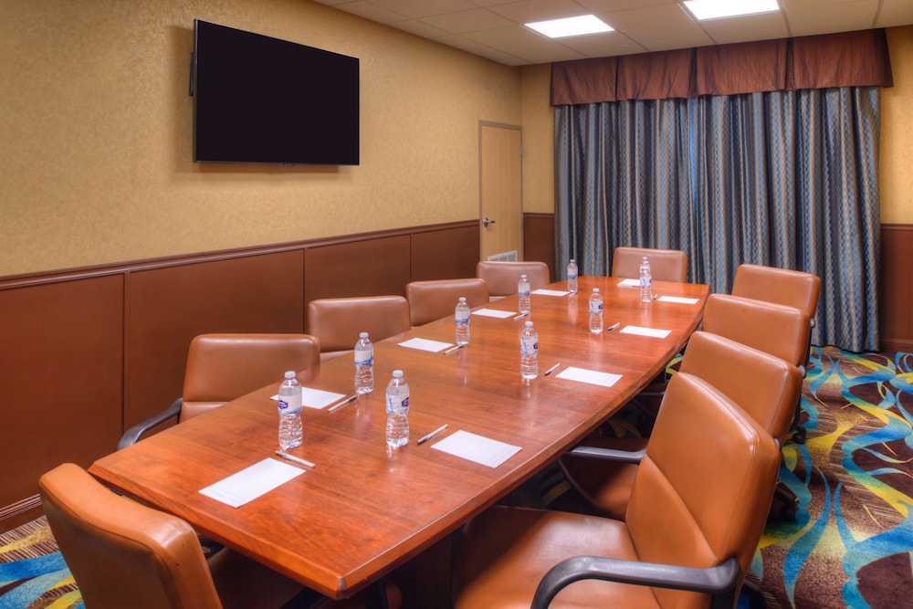 Hampton Inn & Suites Ontario - photo 55
