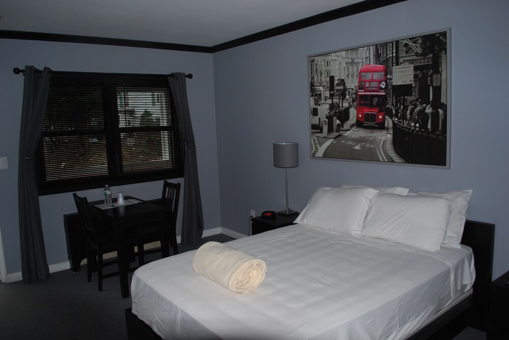 Central Motel Court Yard - photo 4