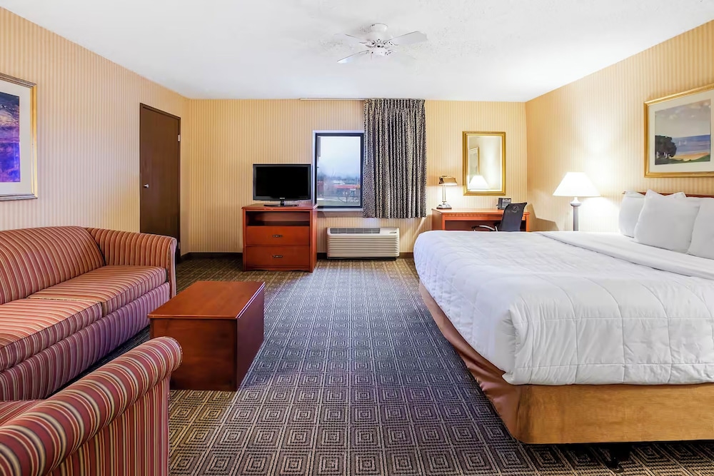 Norwood Inn and Suites Detroit - photo 5