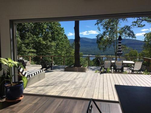 House 15 mins from Woodstock NY with stunning views — 4-Star Luxury Hotel in Shokan, United States