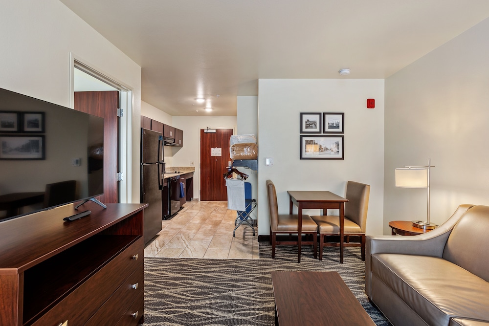 Cobblestone Hotel & Suites Little Chute - photo 10