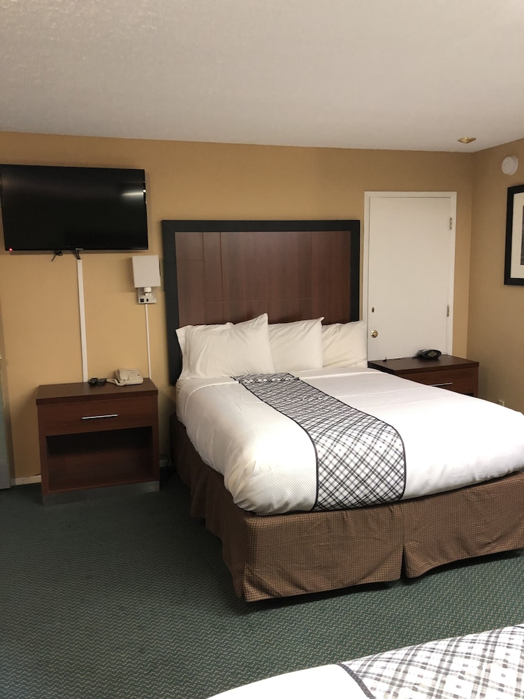 Knight's Inn Motel - photo 36