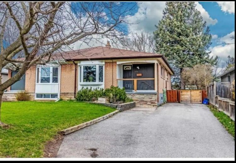 Cozy room near Pickering OPG in Pickering, Canada