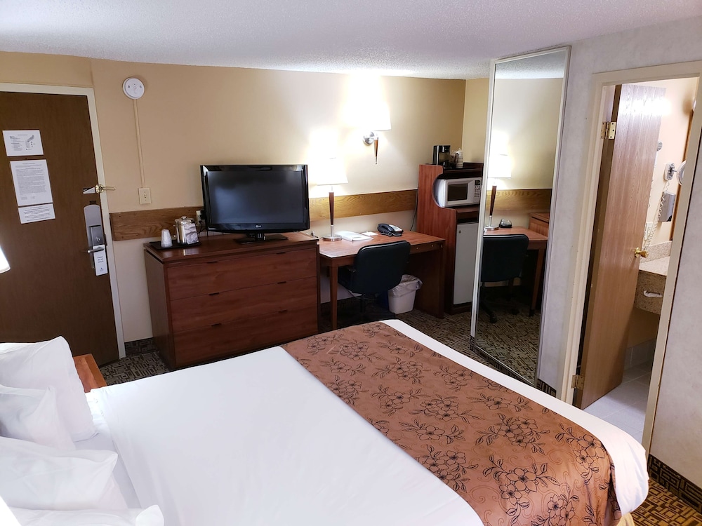 Quality Inn & Suites Black River Falls I 94 - photo 12