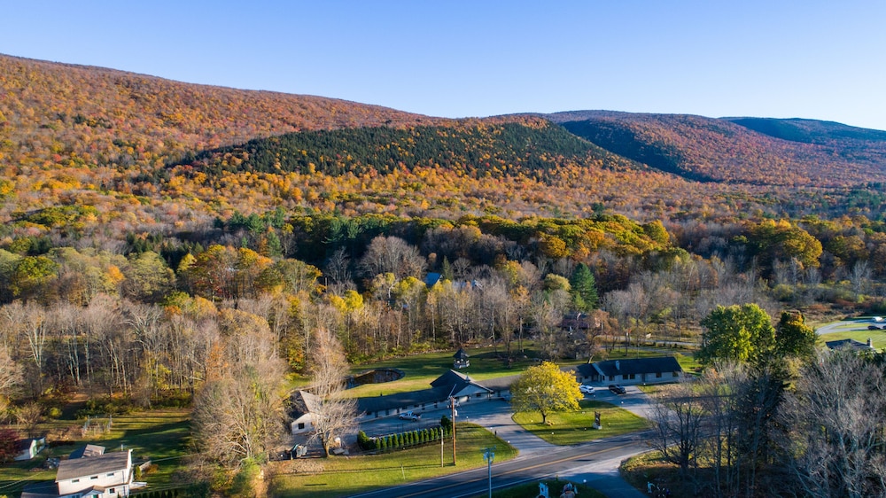 Rest a Modern Motel in Manchester Center, United States