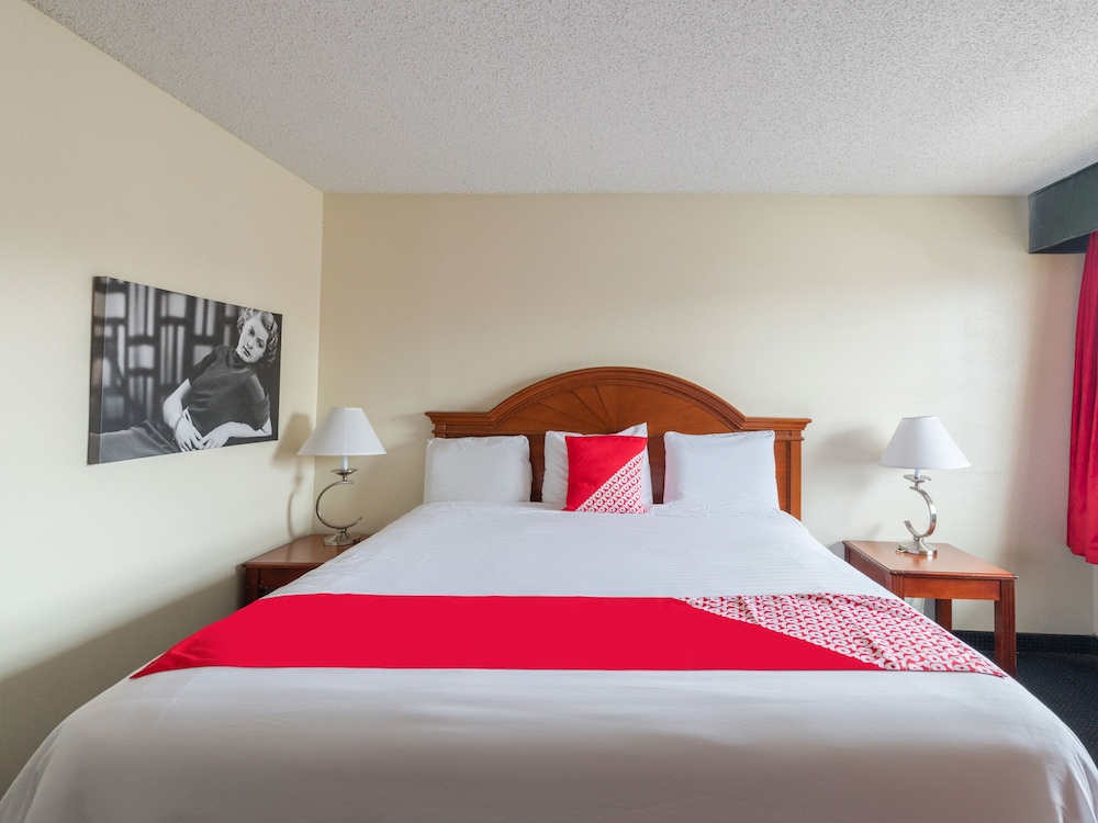 OYO Hotel San Antonio Lackland near Seaworld - photo 11