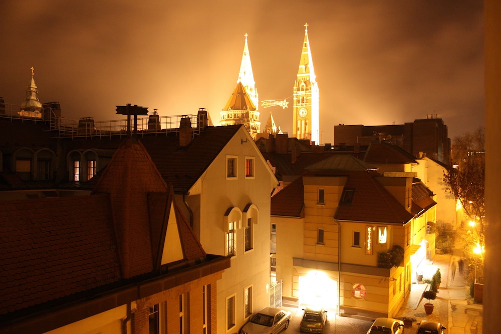 Dóm Hotel - carbon neutral hotel in Szeged