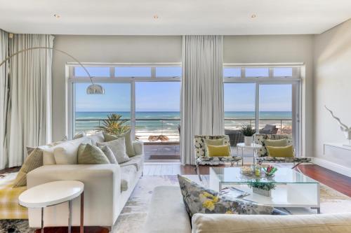 Bakoven Sunsets Luxury Apt with sea views & pool