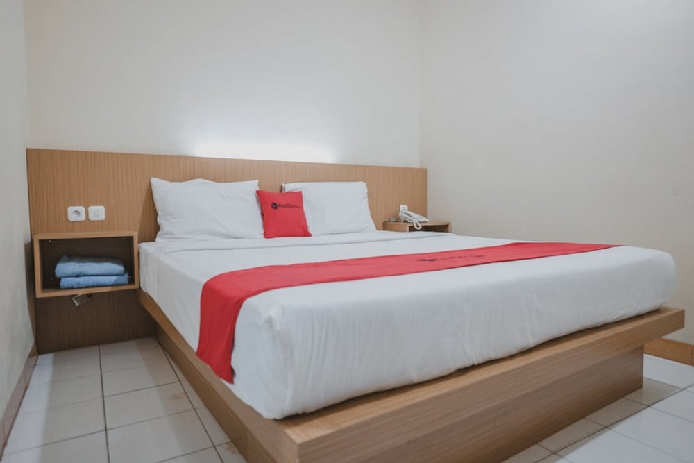 RedDoorz near Transmart Jambi in Jambi City, Indonesia