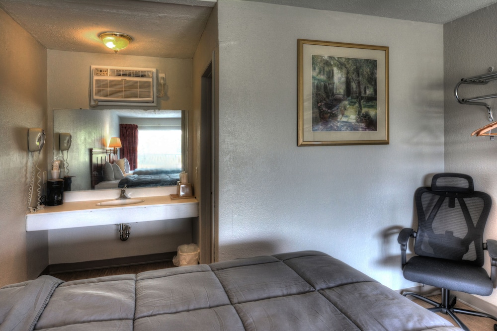 Rodeway Inn Church Hill Tri Cities Area - photo 14