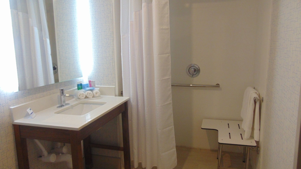 Holiday Inn Express & Suites Wapakoneta by IHG - photo 21