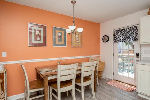 9th Street Sandy Feet by Oak Island Accommodations - photo 4