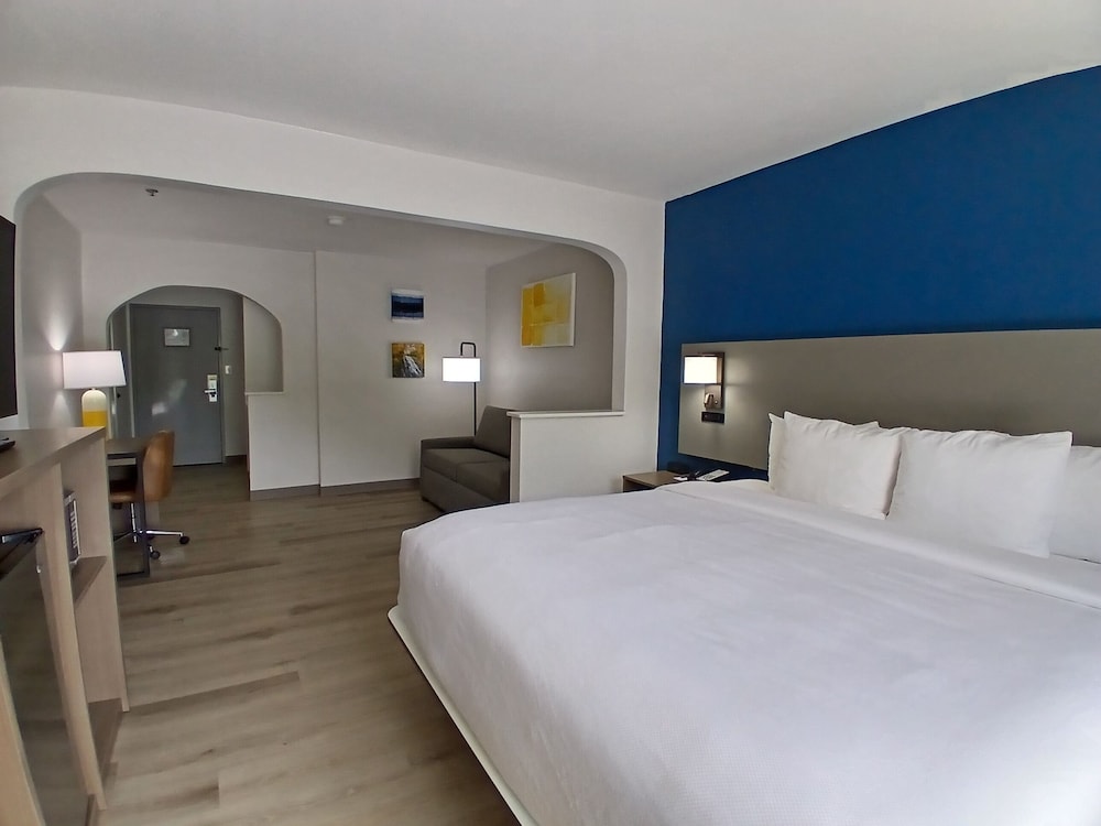 Comfort Inn Marion near Downtown & Blue Ridge PKWY - photo 25