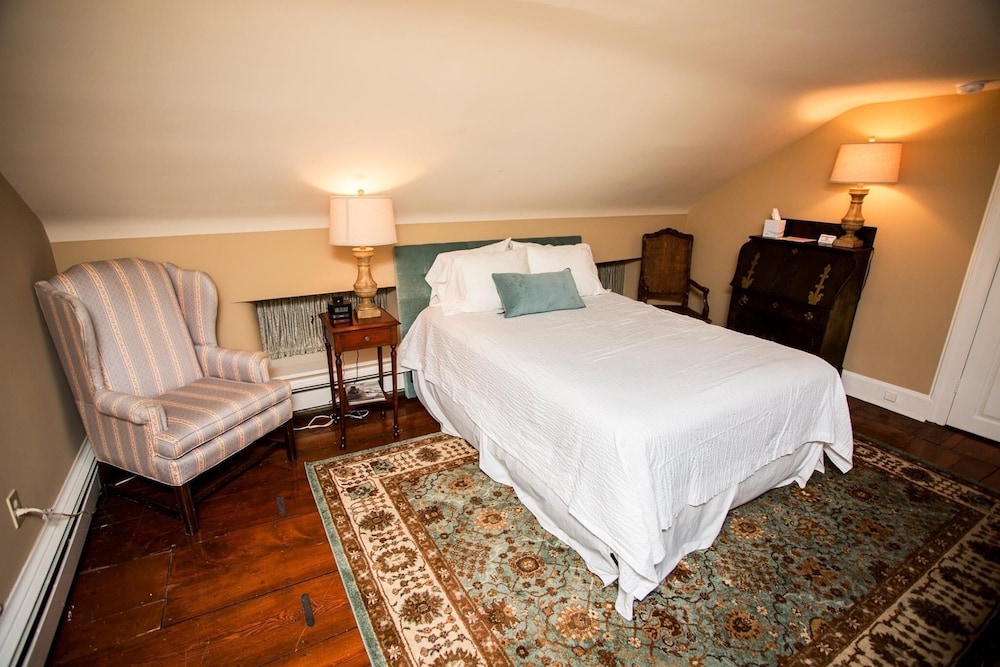 Plumsteadville Inn - photo 4