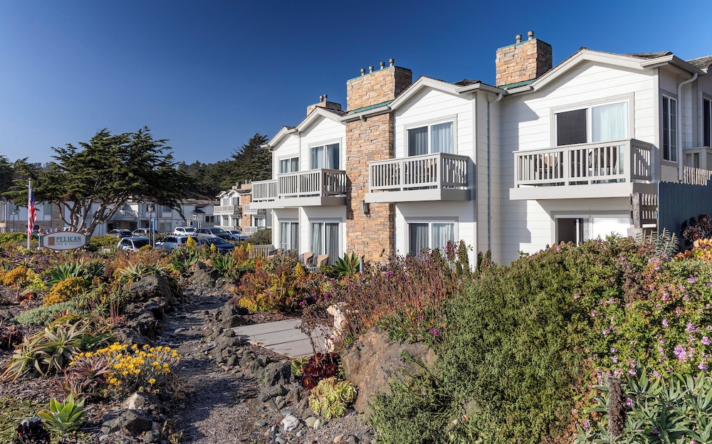 Pelican Inn & Suites - photo 32