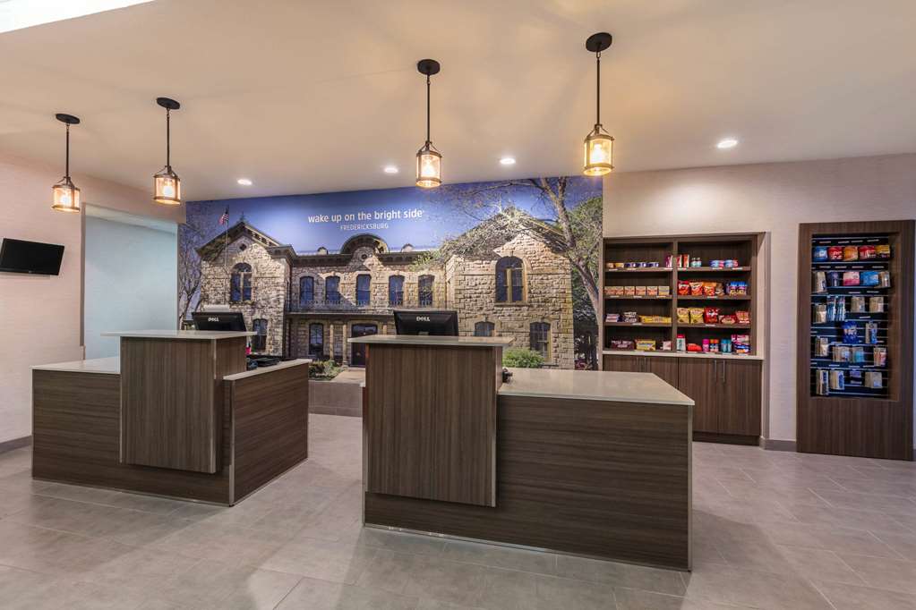 La Quinta Inn & Suites by Wyndham Fredericksburg - photo 6
