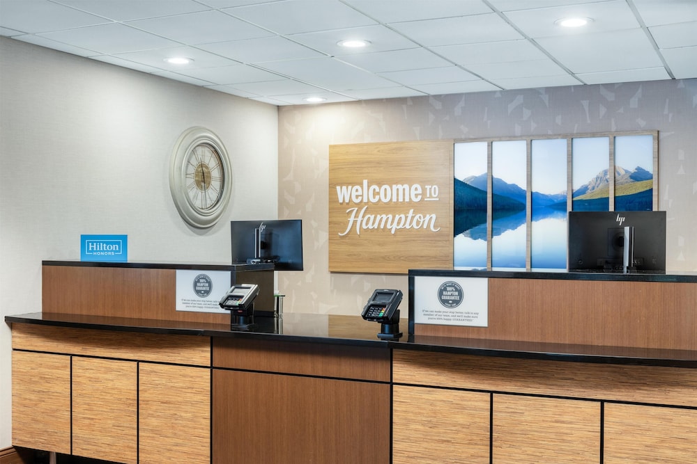 Hampton Inn Portland East - photo 34