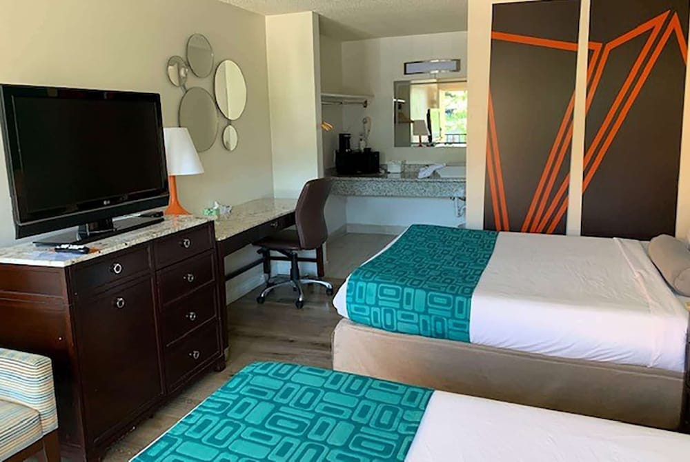 Howard Johnson by Wyndham Reno Downtown - photo 8