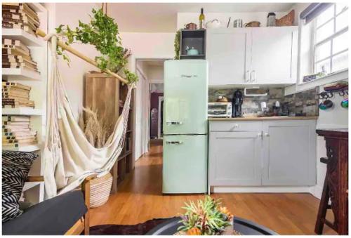 The Cozy Villa private parking — 4-Star Luxury Hotel in Miami, United States