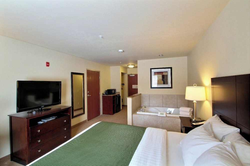 Cobblestone Inn & Suites Bloomfield - photo 20