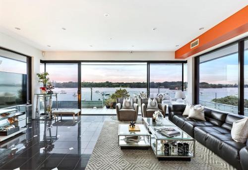 Drummoyne Luxury 5br with Pool & River Views in Sydney, Australia