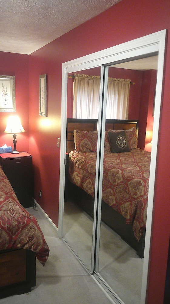 Lil Black Bear Inn - photo 58