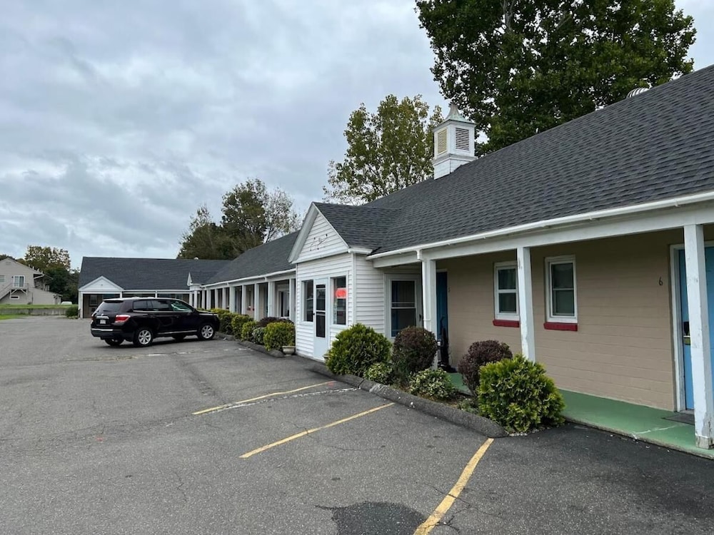 Hatfield Inn — Hatfield
