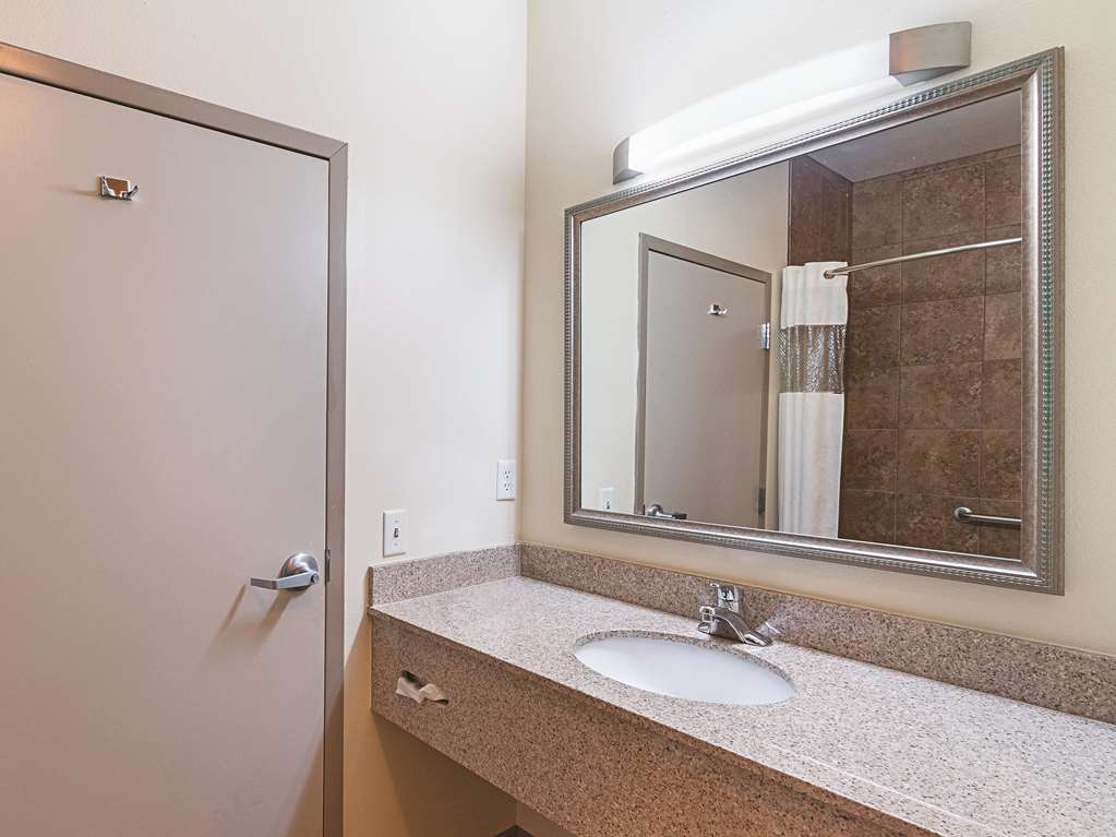 La Quinta Inn & Suites by Wyndham Glen Rose - photo 25