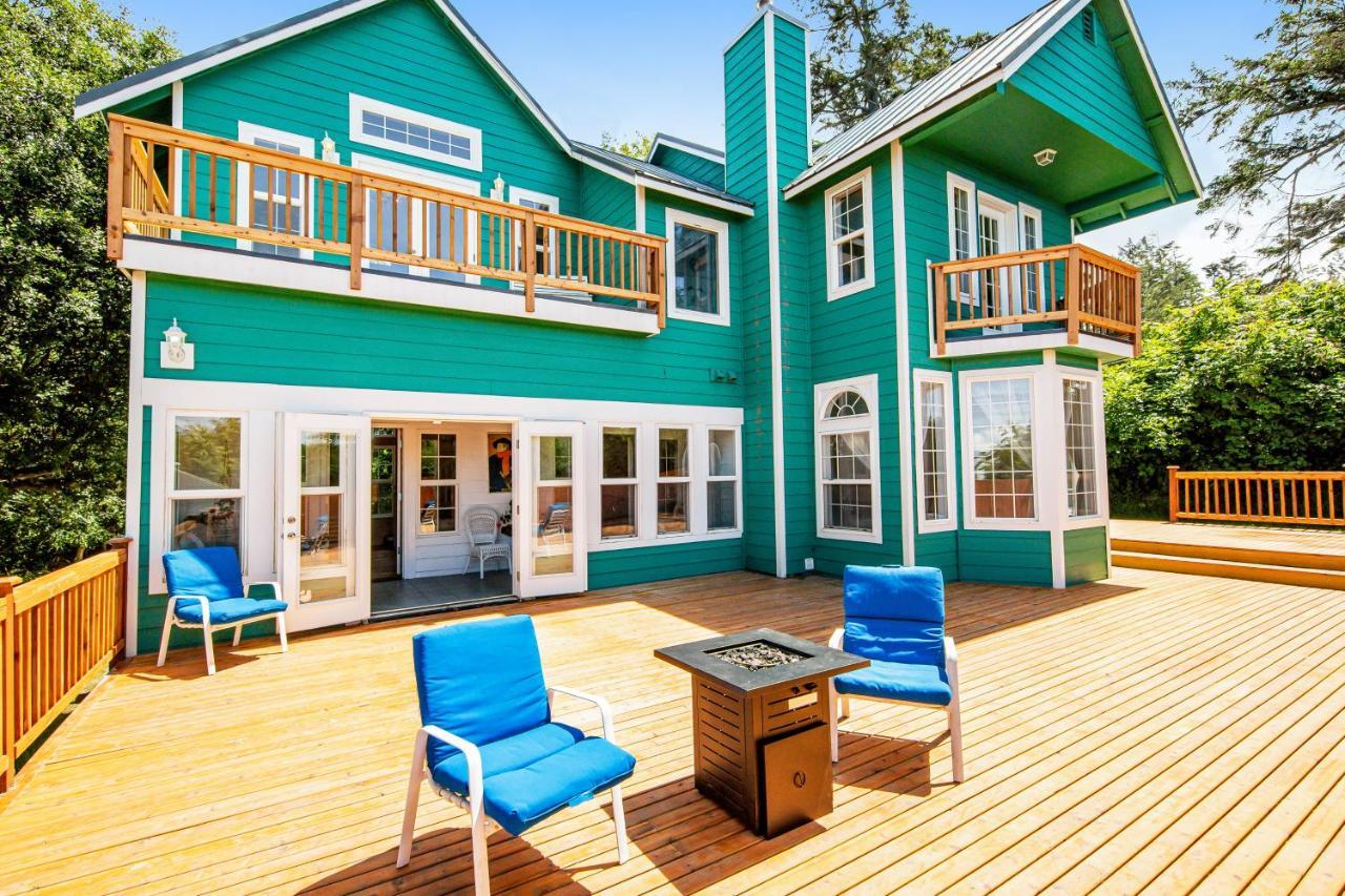 Whidbey Beach House — 4-Star Luxury Hotel in Oak Harbor, United States