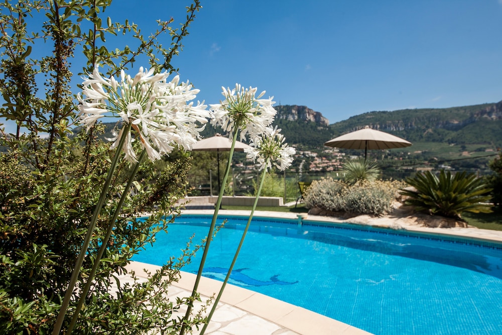 La Demeure Insoupconnée — 4-Star Luxury Hotel in Cassis, France