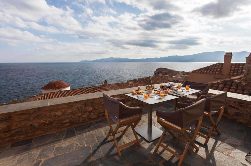 House in the Castle — 4-Star Luxury Hotel in Gefyra, Greece